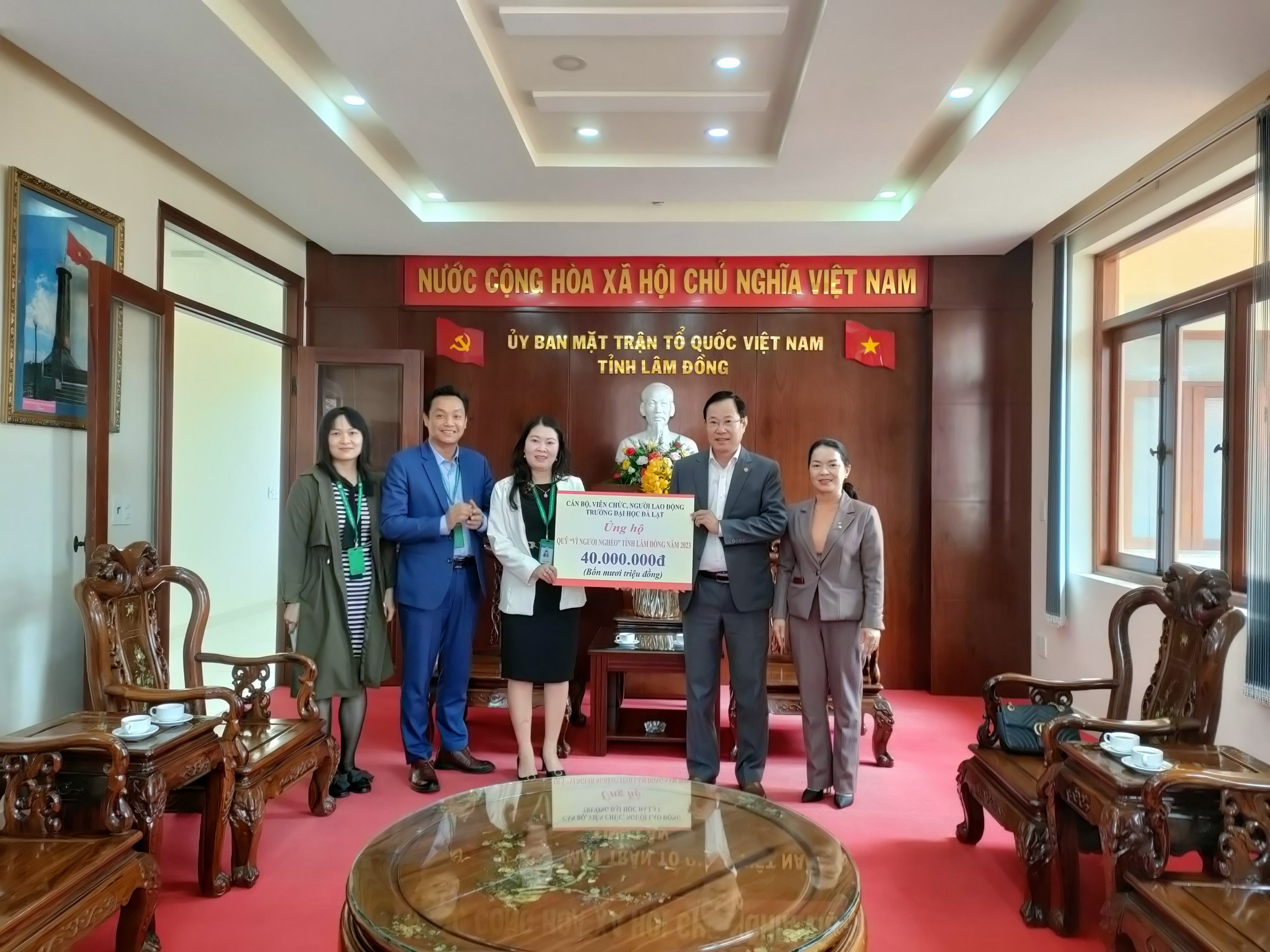 CÁN BỘ VIÊN CHỨC VÀ NGƯỜI LAO ĐỘNG TRƯỜNG ĐẠI HỌC ĐÀ LẠT HƯỞNG ỨNG THÁNG CAO ĐIỂM VÌ NGƯỜI NGHÈO